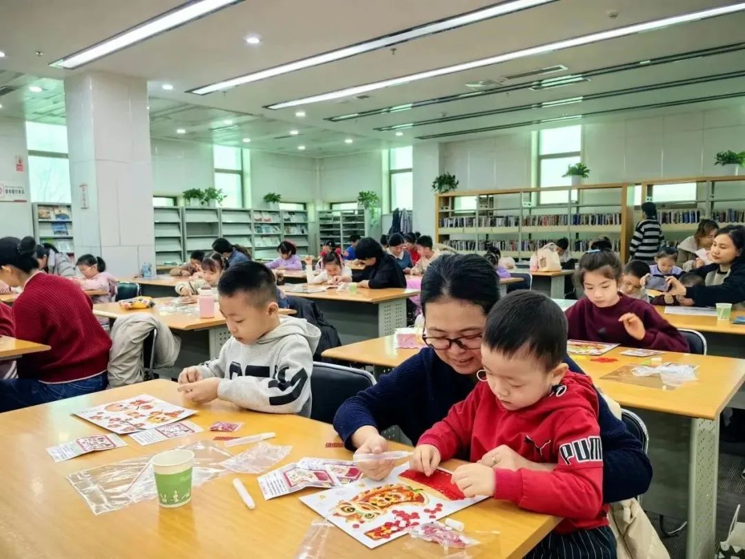 开云全站【收集中邦节·春节】吐鲁番市藏书楼展开贺新春亲子运动(图1)