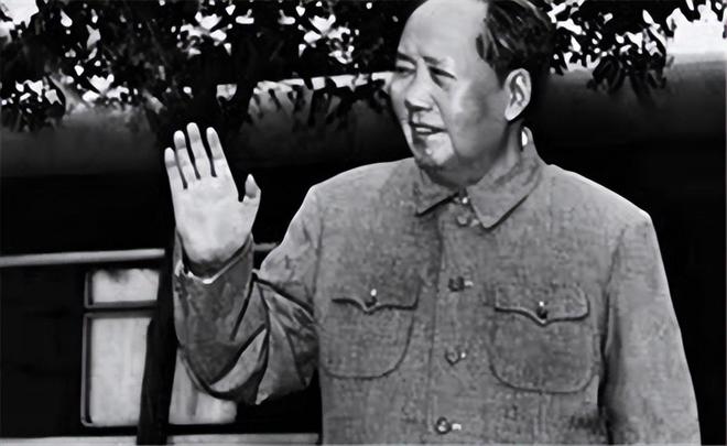 开云全站1949年毛主席与柳亚子散步被问成功是用何奇策？主席：这是常识(图1)